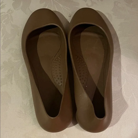 Okabashi Tan Women's Flats - Picture 4 of 6